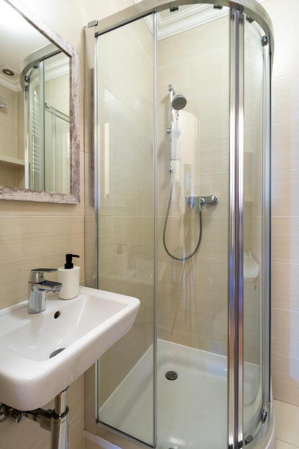 Apartament Luster I Obrazow Варшава Экстерьер фото